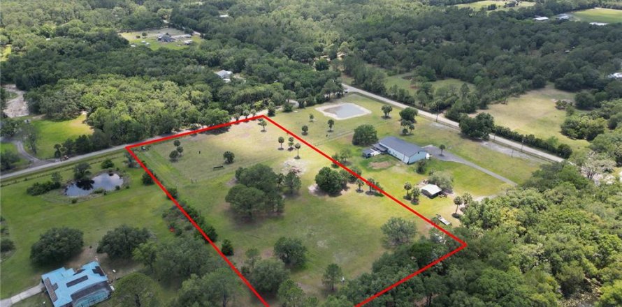 Terreno en Osteen, Florida № 2122813