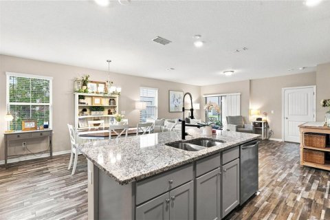 Townhouse in Winter Garden, Florida 3 bedrooms, 168.52 sq.m. № 2347464 - photo 8