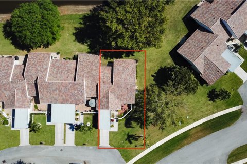 House in Boynton Beach, Florida 2 bedrooms, 117.24 sq.m. № 1702226 - photo 1