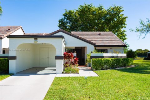 House in Boynton Beach, Florida 2 bedrooms, 117.24 sq.m. № 1702226 - photo 5