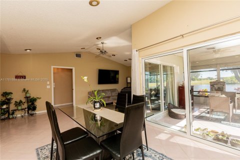 House in Boynton Beach, Florida 2 bedrooms, 117.24 sq.m. № 1702226 - photo 19
