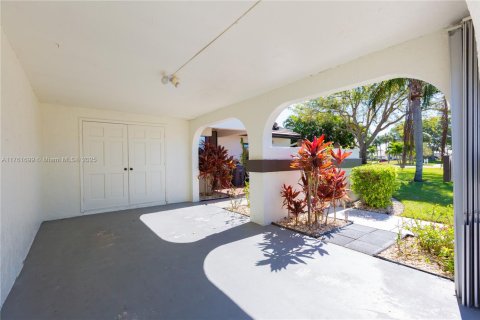 House in Boynton Beach, Florida 2 bedrooms, 117.24 sq.m. № 1702226 - photo 6