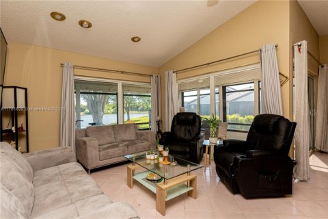 House in Boynton Beach, Florida 2 bedrooms, 117.24 sq.m. № 1702226 - photo 16