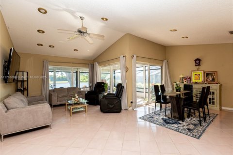 House in Boynton Beach, Florida 2 bedrooms, 117.24 sq.m. № 1702226 - photo 15