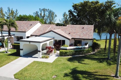 House in Boynton Beach, Florida 2 bedrooms, 117.24 sq.m. № 1702226 - photo 3
