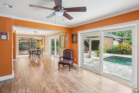 House in Saint Petersburg, Florida 3 bedrooms, 235.97 sq.m. № 1888453 - photo 11