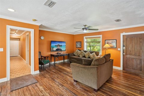 House in Saint Petersburg, Florida 3 bedrooms, 235.97 sq.m. № 1888453 - photo 6