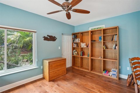 House in Saint Petersburg, Florida 3 bedrooms, 235.97 sq.m. № 1888453 - photo 22