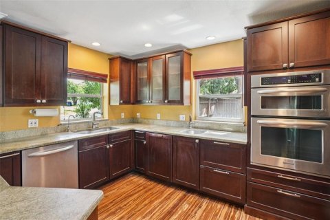 House in Saint Petersburg, Florida 3 bedrooms, 235.97 sq.m. № 1888453 - photo 17