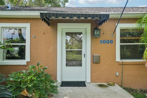 House in Saint Petersburg, Florida 3 bedrooms, 235.97 sq.m. № 1888453 - photo 3