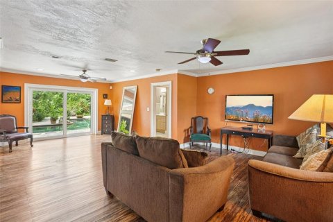 House in Saint Petersburg, Florida 3 bedrooms, 235.97 sq.m. № 1888453 - photo 7