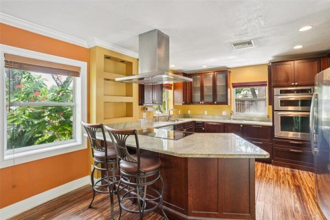 House in Saint Petersburg, Florida 3 bedrooms, 235.97 sq.m. № 1888453 - photo 18