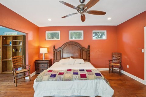 House in Saint Petersburg, Florida 3 bedrooms, 235.97 sq.m. № 1888453 - photo 20