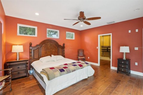 House in Saint Petersburg, Florida 3 bedrooms, 235.97 sq.m. № 1888453 - photo 21