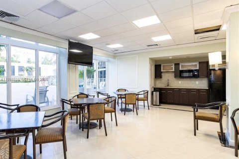 Condominio en alquiler en Hallandale Beach, Florida, 2 dormitorios, 88.26 m2 № 1992233 - foto 27