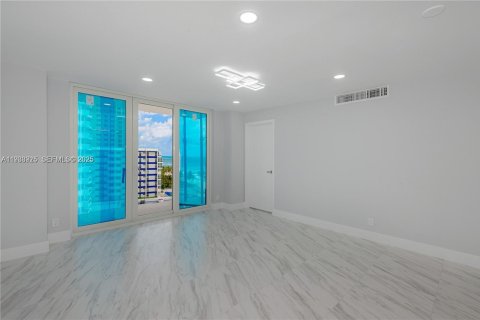Condominio en alquiler en Hallandale Beach, Florida, 2 dormitorios, 88.26 m2 № 1992233 - foto 4