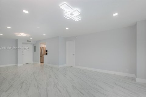 Condominio en alquiler en Hallandale Beach, Florida, 2 dormitorios, 88.26 m2 № 1992233 - foto 5