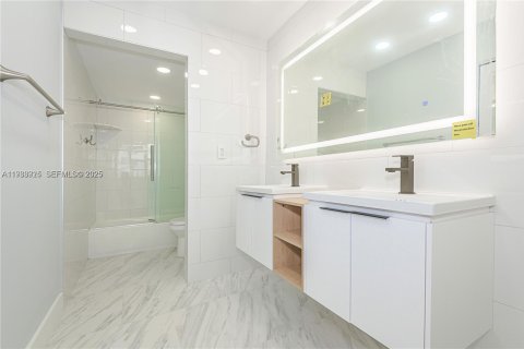 Condominio en alquiler en Hallandale Beach, Florida, 2 dormitorios, 88.26 m2 № 1992233 - foto 21