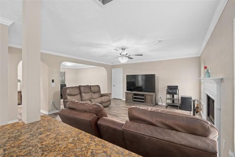 Villa ou maison à vendre à Sorrento, Floride: 4 chambres, 269.79 m2 № 1909906 - photo 7