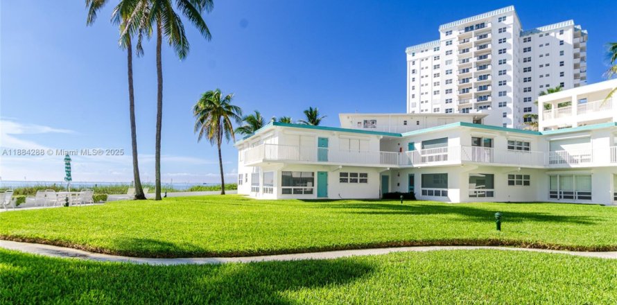 Condo à Pompano Beach, Floride, 2 chambres № 2169552