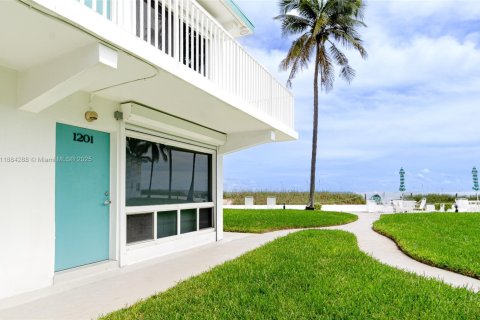 Copropriété à louer à Pompano Beach, Floride: 2 chambres, 120.77 m2 № 2169552 - photo 2