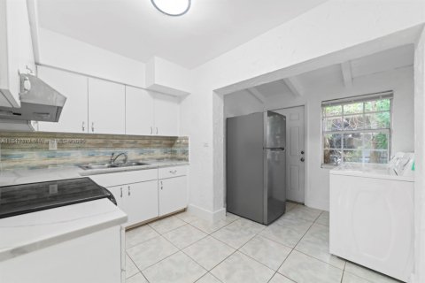 Villa ou maison à louer à North Miami Beach, Floride: 2 chambres, 130.06 m2 № 1834136 - photo 5