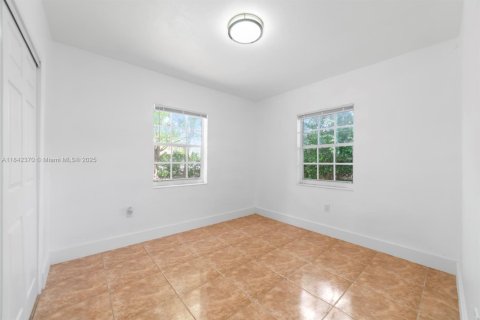 Villa ou maison à louer à North Miami Beach, Floride: 2 chambres, 130.06 m2 № 1834136 - photo 8