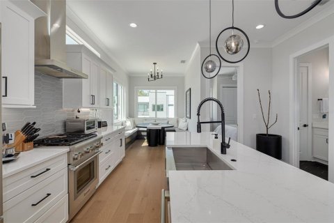 Townhouse in Tampa, Florida 3 bedrooms, 235.41 sq.m. № 1673186 - photo 13