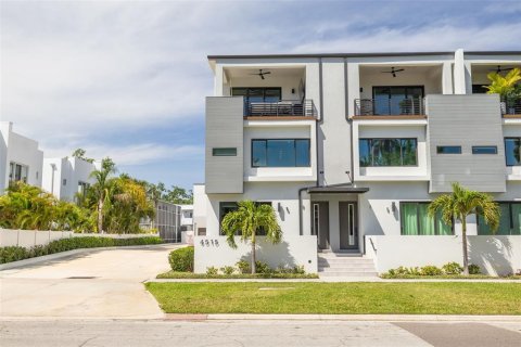 Townhouse in Tampa, Florida 3 bedrooms, 235.41 sq.m. № 1673186 - photo 4
