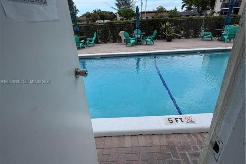 Condo in Hallandale Beach, Florida, 1 bedroom № 2088105 - photo 15
