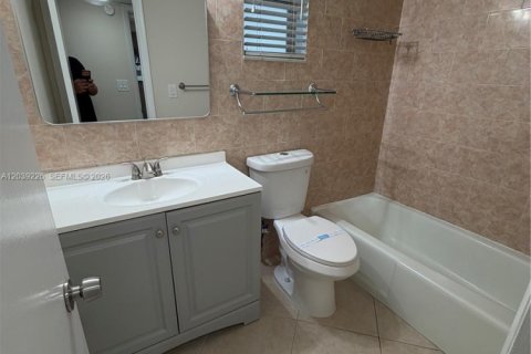 Condo in Hallandale Beach, Florida, 1 bedroom № 2088105 - photo 4