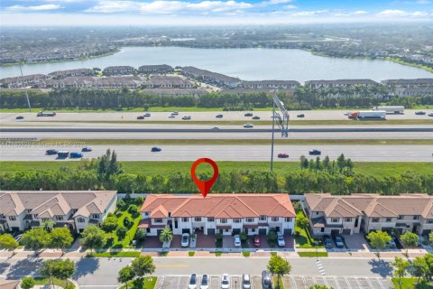 Adosado en venta en Hialeah, Florida, 3 dormitorios, 162.67 m2 № 1891723 - foto 23
