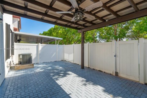 Adosado en venta en Hialeah, Florida, 3 dormitorios, 162.67 m2 № 1891723 - foto 20