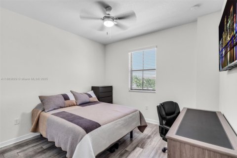 Adosado en venta en Hialeah, Florida, 3 dormitorios, 162.67 m2 № 1891723 - foto 14