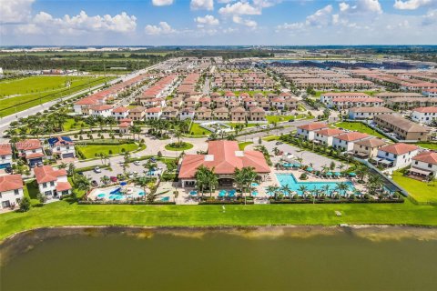 Adosado en venta en Hialeah, Florida, 3 dormitorios, 162.67 m2 № 1891723 - foto 27