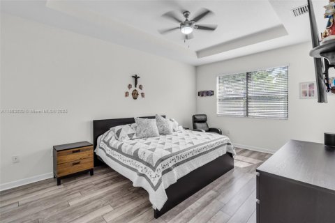 Adosado en venta en Hialeah, Florida, 3 dormitorios, 162.67 m2 № 1891723 - foto 18