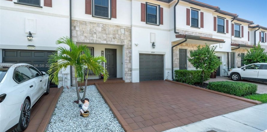 Adosado en Hialeah, Florida 3 dormitorios, 162.67 m2 № 1891723