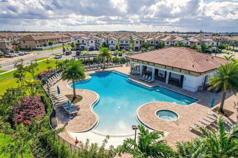 Adosado en venta en Hialeah, Florida, 3 dormitorios, 162.67 m2 № 1891723 - foto 26