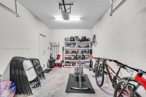 Adosado en venta en Hialeah, Florida, 3 dormitorios, 162.67 m2 № 1891723 - foto 10