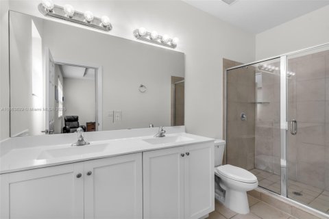 Adosado en venta en Hialeah, Florida, 3 dormitorios, 162.67 m2 № 1891723 - foto 17