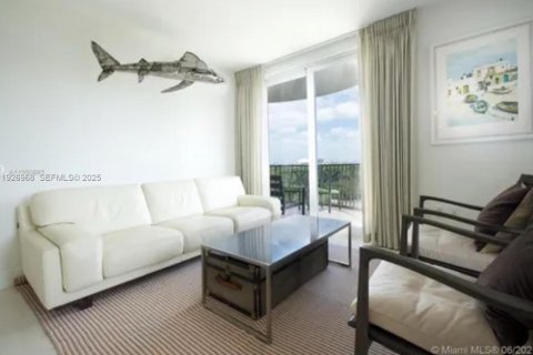 Снять в аренду кондоминиум в Майами, Флорида 2 спальни, 86.4м2, № 1987895 - фото 1