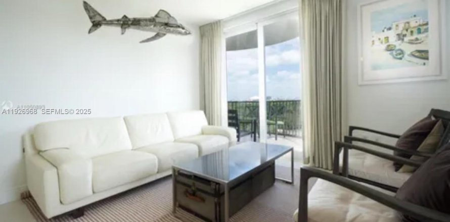 Кондоминиум с 2 спальнями в Майами, Флорида № 1987895