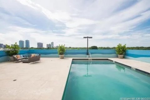 Снять в аренду кондоминиум в Майами, Флорида 2 спальни, 86.4м2, № 1987895 - фото 12