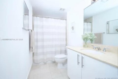 Снять в аренду кондоминиум в Майами, Флорида 2 спальни, 86.4м2, № 1987895 - фото 9