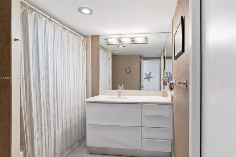 Condominio en venta en Fort Lauderdale, Florida, 1 dormitorio, 83.61 m2 № 1854944 - foto 20