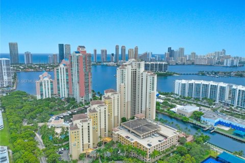 Condo in Aventura, Florida, 2 bedrooms  № 2038610 - photo 28