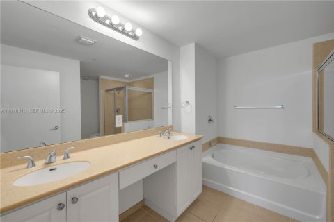 Condo in Aventura, Florida, 2 bedrooms  № 2038610 - photo 8