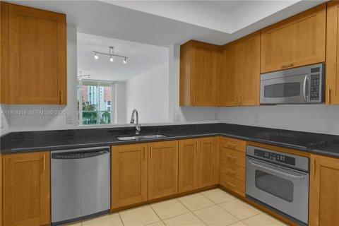 Condo in Aventura, Florida, 2 bedrooms  № 2038610 - photo 3