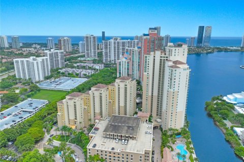 Condo in Aventura, Florida, 2 bedrooms № 2038610
