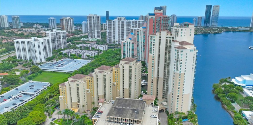 Condo in Aventura, Florida, 2 bedrooms  № 2038610